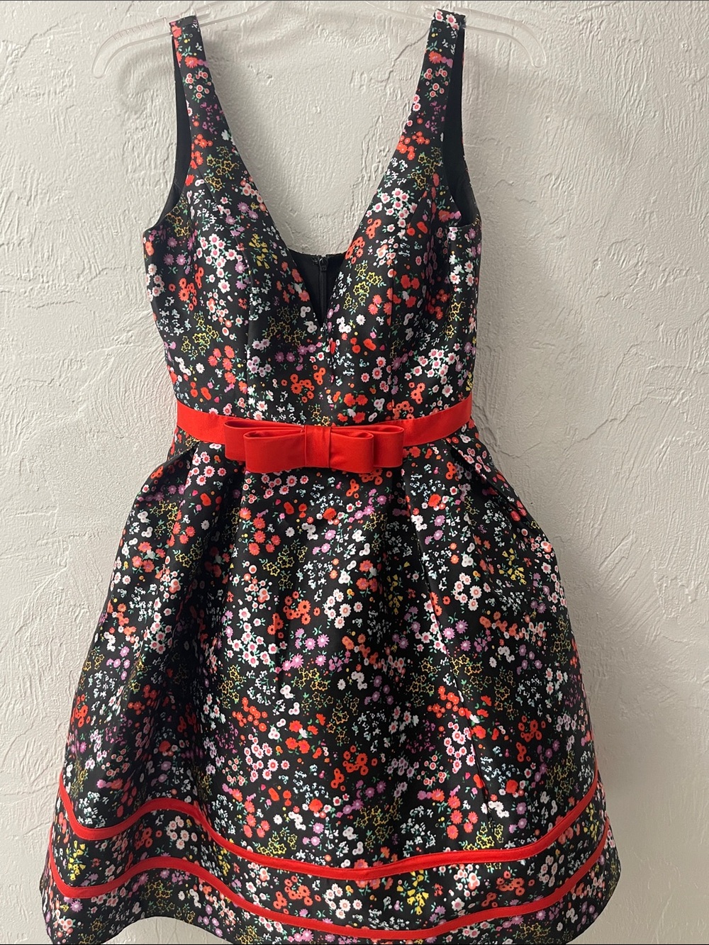 MacDuggal Red Carpet Black Floral Fit-and-Flare Dress with Red Bow, Size 4